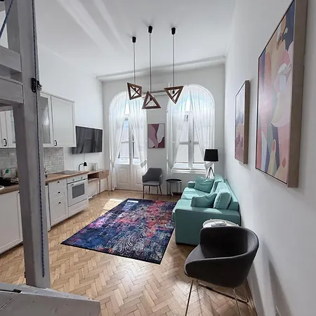 V10 Luxury Downtown Apartament *