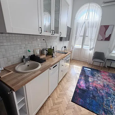 V10 Luxury Downtown Apartament